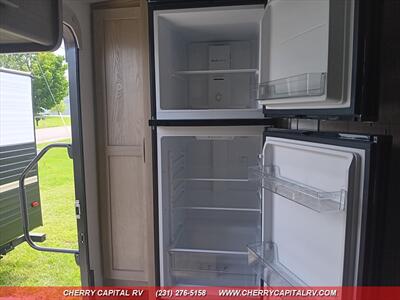 2024 Rockwood MINI LITE 2205S   - Photo 26 - Grawn, MI 49637