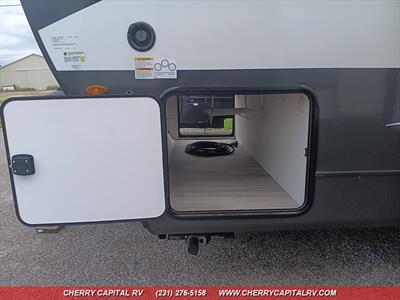 2024 Rockwood MINI LITE 2205S   - Photo 4 - Grawn, MI 49637