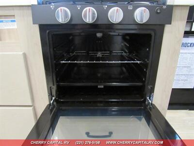 2024 ROCKWOOD MINI LITE 2109S   - Photo 16 - Grawn, MI 49637