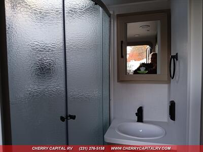 2024 ROCKWOOD MINI LITE 2109S - Photo 19 - Grawn, MI 49637