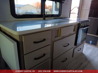 2024 ROCKWOOD MINI LITE 2109S - Photo 18 - Grawn, MI 49637