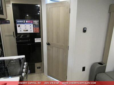 2024 ROCKWOOD MINI LITE 2109S   - Photo 12 - Grawn, MI 49637