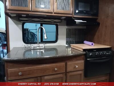 2018 FOREST RIVER COACHMEN FREEDOM EXPRESS  292BHDLSE - Photo 24 - Grawn, MI 49637