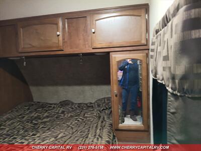 2018 FOREST RIVER COACHMEN FREEDOM EXPRESS  292BHDLSE - Photo 15 - Grawn, MI 49637