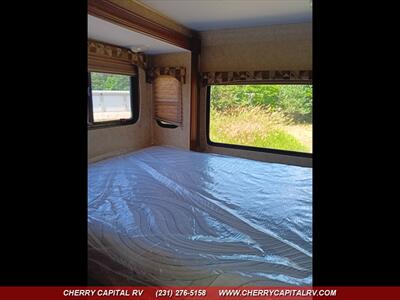 2013 Coachmen Sunseeker M-3010DS   - Photo 20 - Grawn, MI 49637