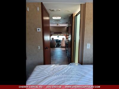 2013 Coachmen Sunseeker M-3010DS   - Photo 24 - Grawn, MI 49637