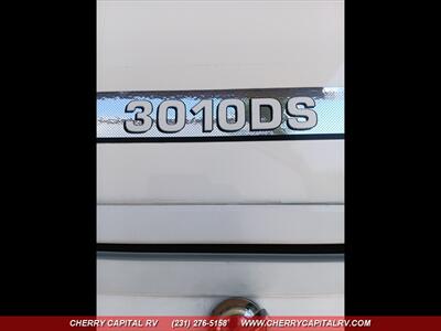 2013 Coachmen Sunseeker M-3010DS   - Photo 12 - Grawn, MI 49637