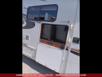 2013 Coachmen Sunseeker M-3010DS   - Photo 7 - Grawn, MI 49637