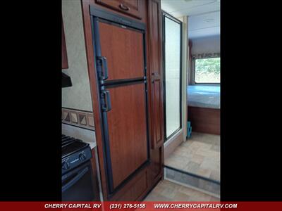 2013 Coachmen Sunseeker M-3010DS   - Photo 17 - Grawn, MI 49637