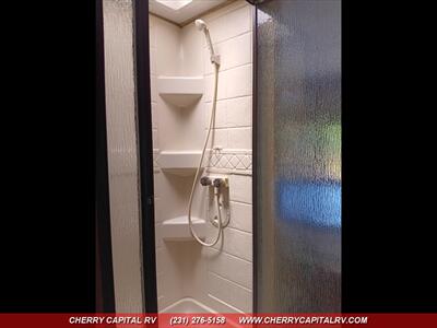 2013 Coachmen Sunseeker M-3010DS   - Photo 26 - Grawn, MI 49637