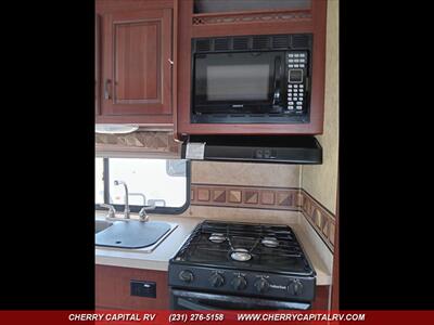 2013 Coachmen Sunseeker M-3010DS   - Photo 33 - Grawn, MI 49637