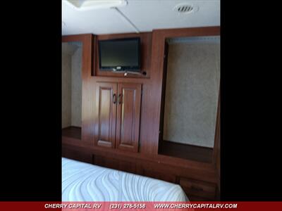 2013 Coachmen Sunseeker M-3010DS   - Photo 23 - Grawn, MI 49637