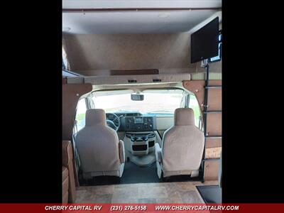 2013 Coachmen Sunseeker M-3010DS   - Photo 10 - Grawn, MI 49637