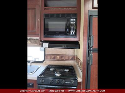 2013 Coachmen Sunseeker M-3010DS   - Photo 32 - Grawn, MI 49637