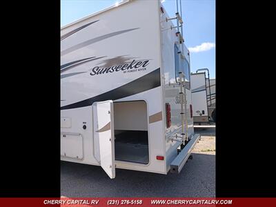 2013 Coachmen Sunseeker M-3010DS   - Photo 4 - Grawn, MI 49637