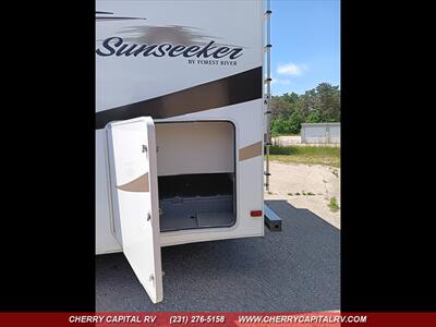 2013 Coachmen Sunseeker M-3010DS   - Photo 5 - Grawn, MI 49637