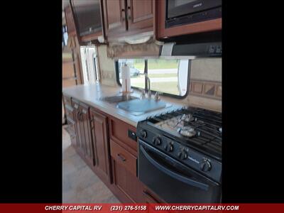 2013 Coachmen Sunseeker M-3010DS   - Photo 18 - Grawn, MI 49637