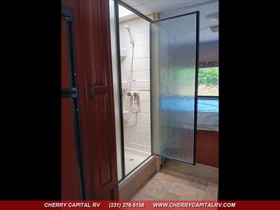 2013 Coachmen Sunseeker M-3010DS   - Photo 27 - Grawn, MI 49637