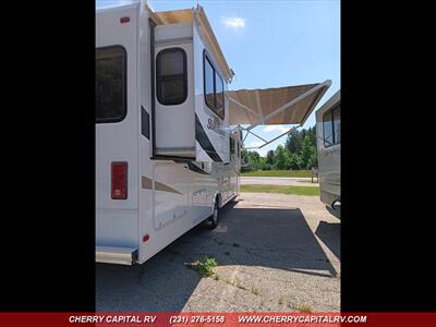 2013 Coachmen Sunseeker M-3010DS   - Photo 3 - Grawn, MI 49637