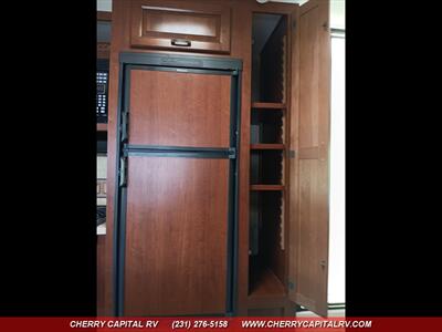 2013 Coachmen Sunseeker M-3010DS   - Photo 25 - Grawn, MI 49637