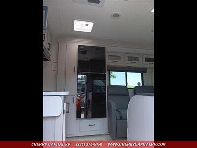 2025 Coachmen Freelander 26DSF   - Photo 4 - Grawn, MI 49637