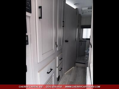 2025 Coachmen Freelander 26DSF   - Photo 11 - Grawn, MI 49637