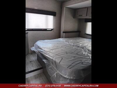 2025 Coachmen Freelander 26DSF   - Photo 12 - Grawn, MI 49637