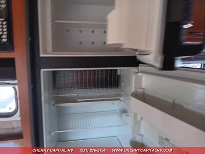 2013 Coachmen FREELANDER M21QB   - Photo 12 - Grawn, MI 49637