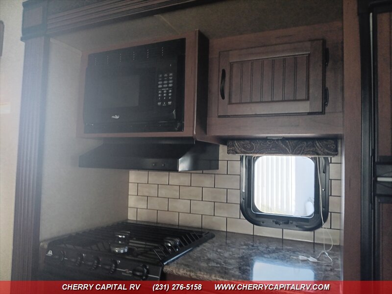 2015 JAYCO EAGLE HT 28.5 RSTS - Photo 40 - Grawn, MI 49637