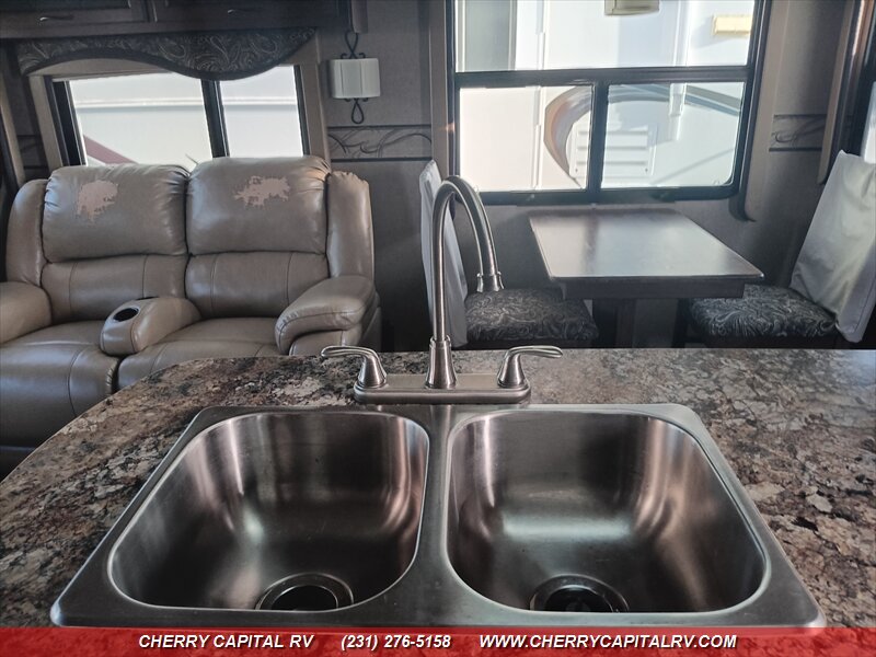 2015 JAYCO EAGLE HT 28.5 RSTS - Photo 13 - Grawn, MI 49637