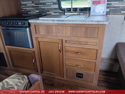 2017 COACHMEN CATALINA M223FB   - Photo 30 - Grawn, MI 49637