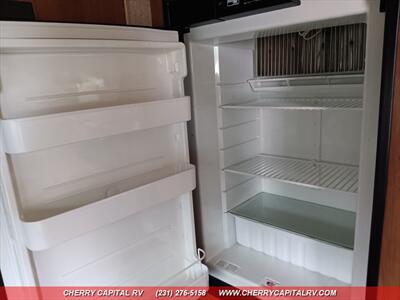 2017 COACHMEN CATALINA M223FB   - Photo 22 - Grawn, MI 49637
