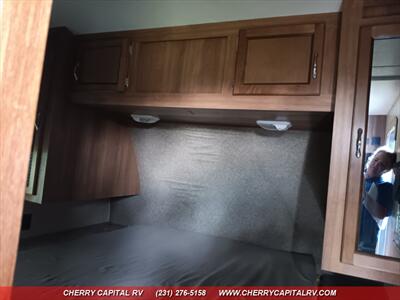 2017 COACHMEN CATALINA M223FB   - Photo 8 - Grawn, MI 49637