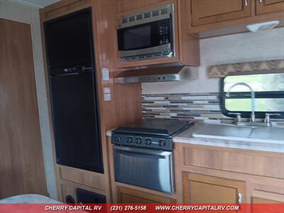 2017 COACHMEN CATALINA M223FB   - Photo 25 - Grawn, MI 49637