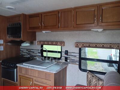 2017 COACHMEN CATALINA M223FB   - Photo 26 - Grawn, MI 49637