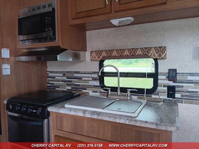 2017 COACHMEN CATALINA M223FB   - Photo 11 - Grawn, MI 49637