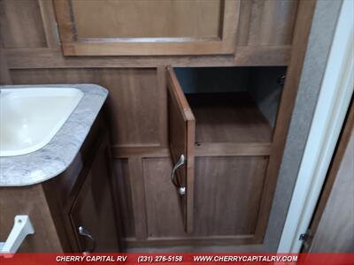 2017 COACHMEN CATALINA M223FB   - Photo 19 - Grawn, MI 49637