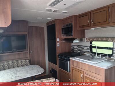 2017 COACHMEN CATALINA M223FB   - Photo 27 - Grawn, MI 49637