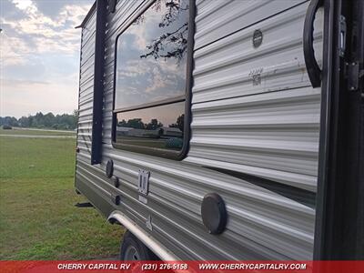 2017 COACHMEN CATALINA M223FB   - Photo 29 - Grawn, MI 49637