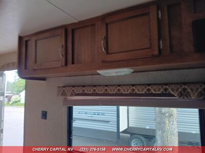 2017 COACHMEN CATALINA M223FB   - Photo 14 - Grawn, MI 49637