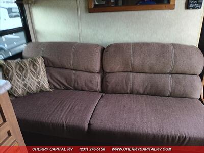 2017 COACHMEN CATALINA M223FB   - Photo 32 - Grawn, MI 49637