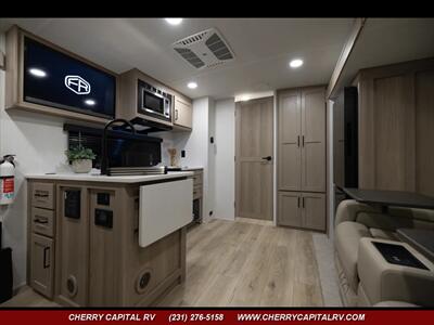 2026 Forest River Rockwood Mini Lite 2513S - Photo 12 - Grawn, MI 49637