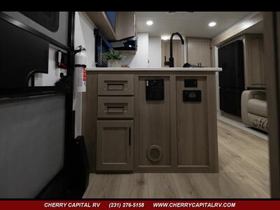 2026 Forest River Rockwood Mini Lite 2513S - Photo 6 - Grawn, MI 49637