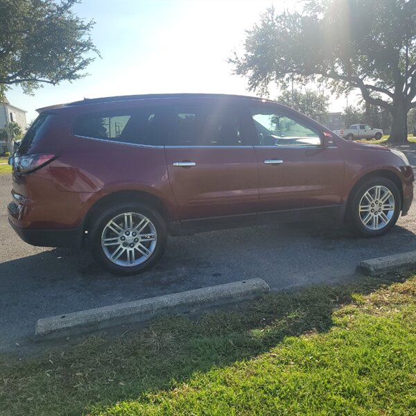 2015 Chevrolet Traverse 1LT photo 4