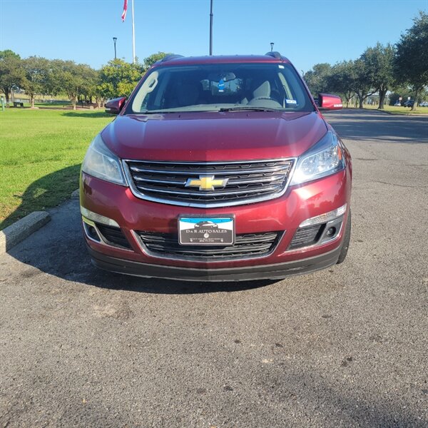 2015 Chevrolet Traverse 1LT photo 2