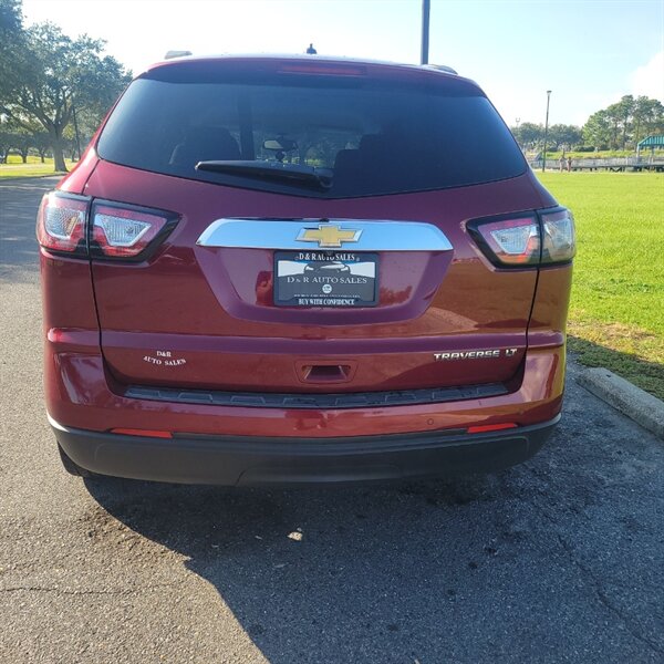 2015 Chevrolet Traverse 1LT photo 3