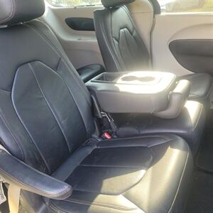2017 Chrysler Pacifica Touring-L - Photo 7 - Lake Charles, LA 70601