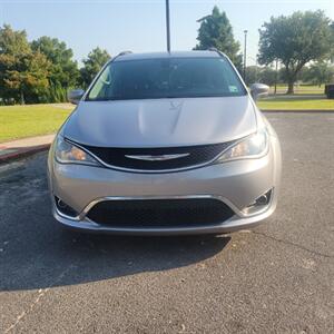 2017 Chrysler Pacifica Touring-L - Photo 2 - Lake Charles, LA 70601