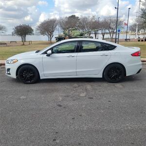 2020 Ford Fusion SE   - Photo 1 - Lake Charles, LA 70601