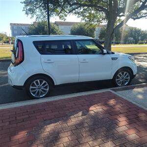 2019 Kia Soul +   - Photo 4 - Lake Charles, LA 70601